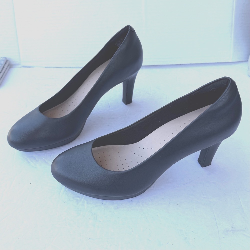 Clarks Collection Adriel Viola Black Leather Round Toe Heels Dressy Pump Shoes 8
